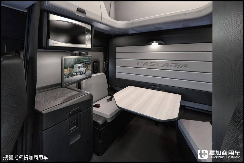 参考图驾驶座椅之后便是美式卡车精髓:超级大的生活舱区域了.