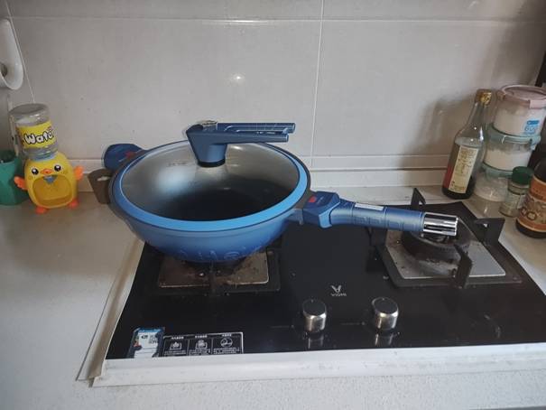 一口锅解决烹调厨具问题帝伯朗Century城际系列八合一浮雕多用锅