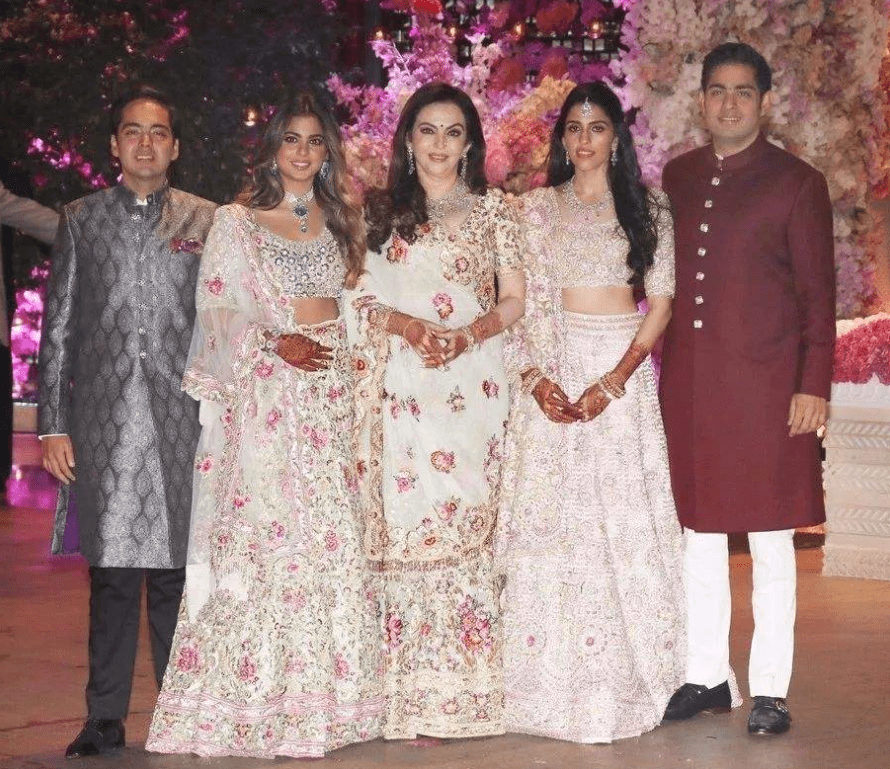 "亚洲第一白富美"伊莎:住在27层天上人间,一场婚礼花了7亿_安巴尼