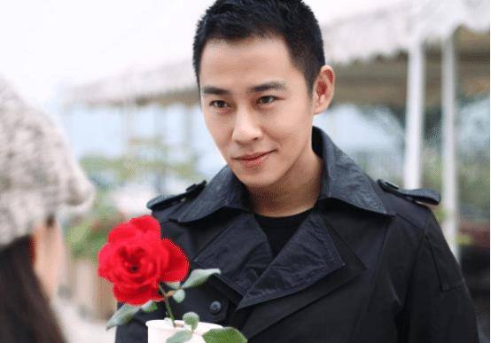 王小毅形象多变的演员,让王科达的坏光明磊落,是戏痴也是戏骨_人物