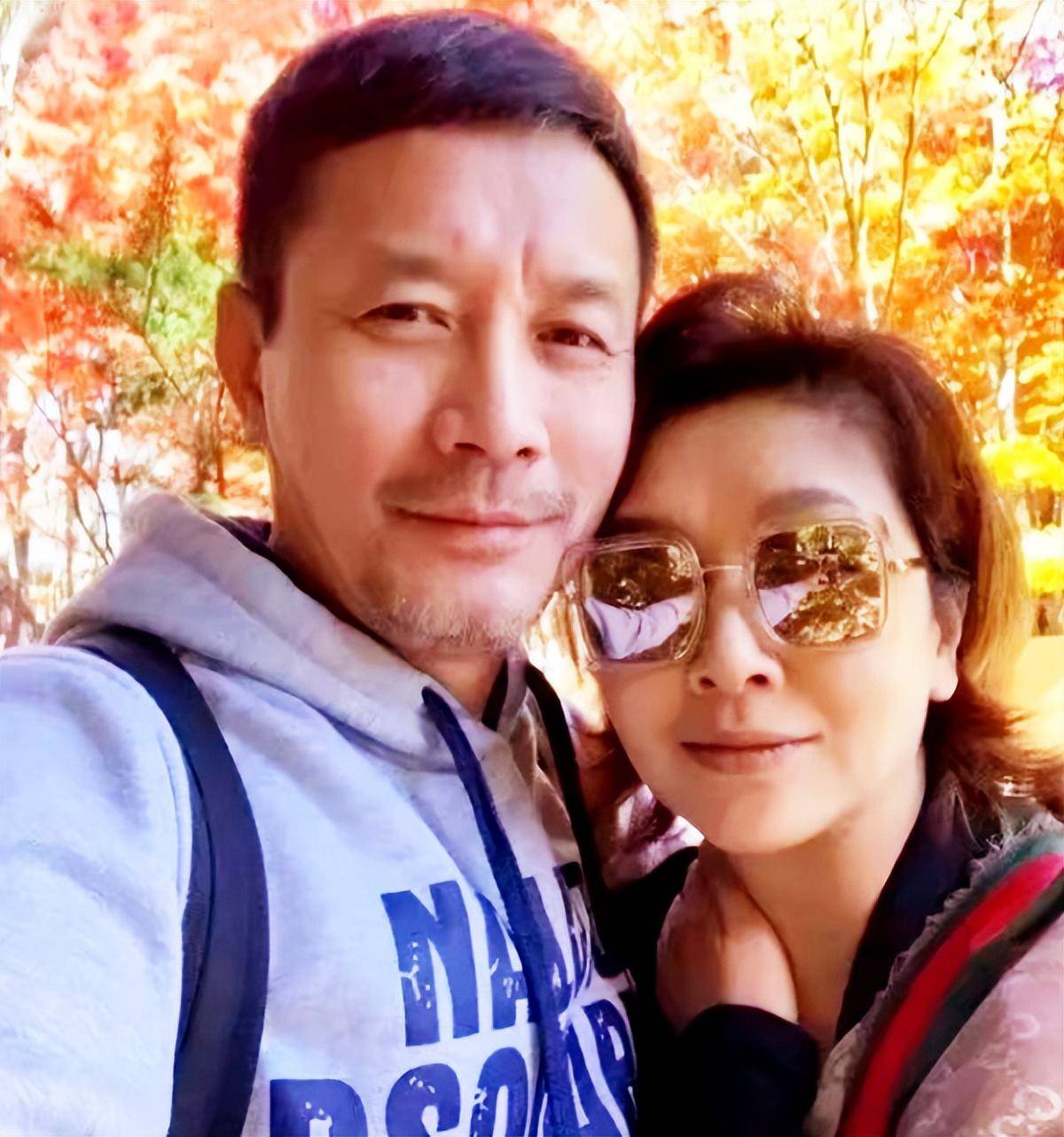 演员田小洁二婚娶江珊,他是如何得到江珊女儿的认可_姜山_高曙光_孩子