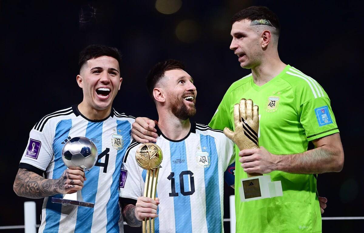 斯卡洛尼:阿根廷队10号位置仍会为梅西保留_巴拉_球员_比赛