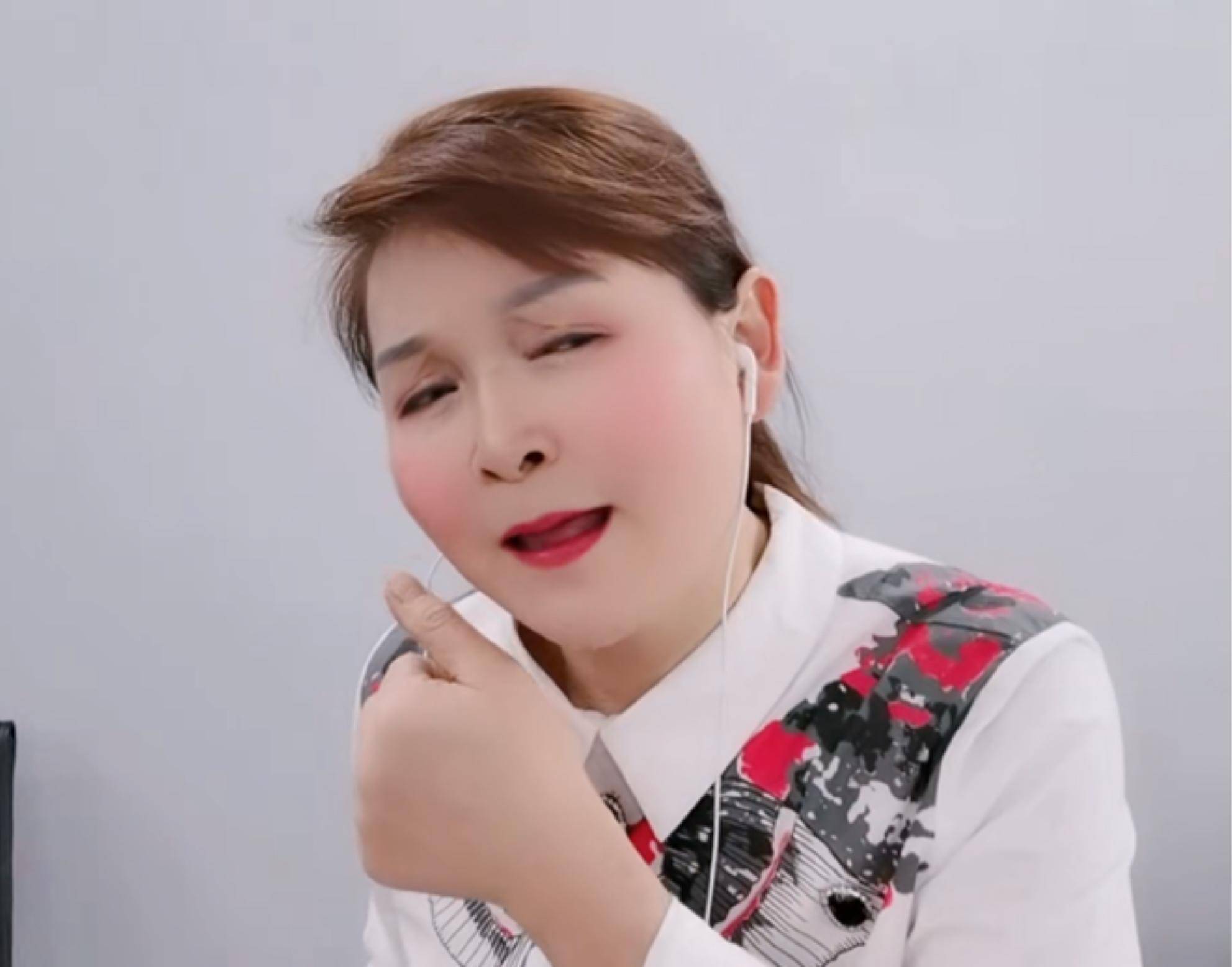 《满江红》魔性戏曲bgm爆红,演唱者竟是这位中原第一"丑角"_张晓英