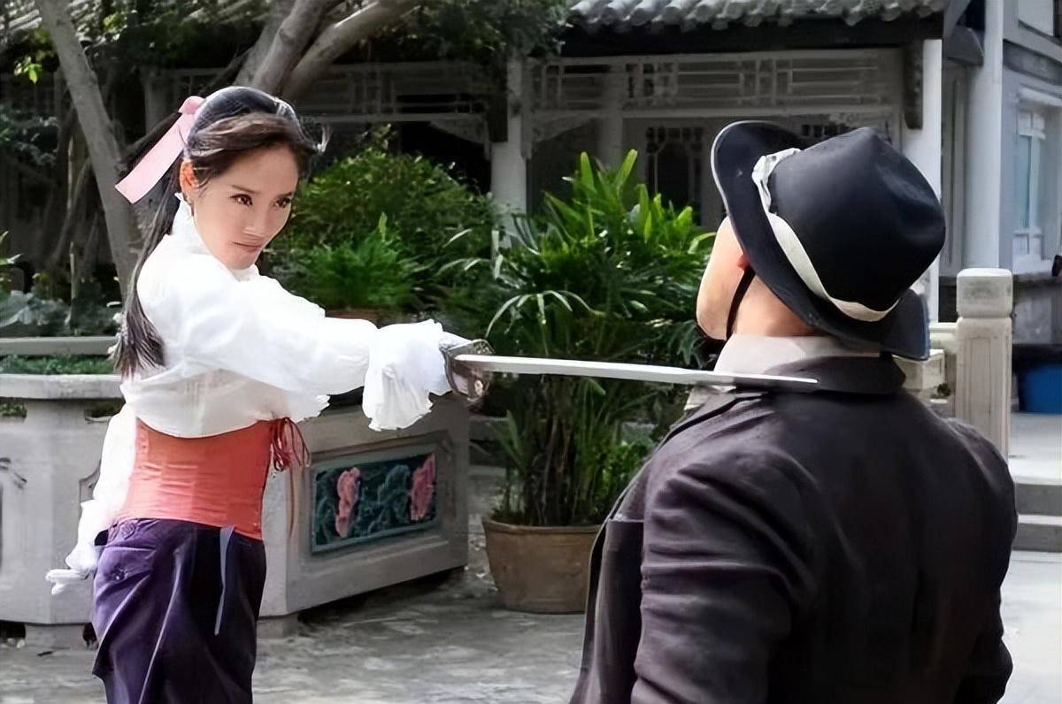 虽然在《马永贞》里,王智饰演的女一打戏利落英俊,可惜那时候武侠已经