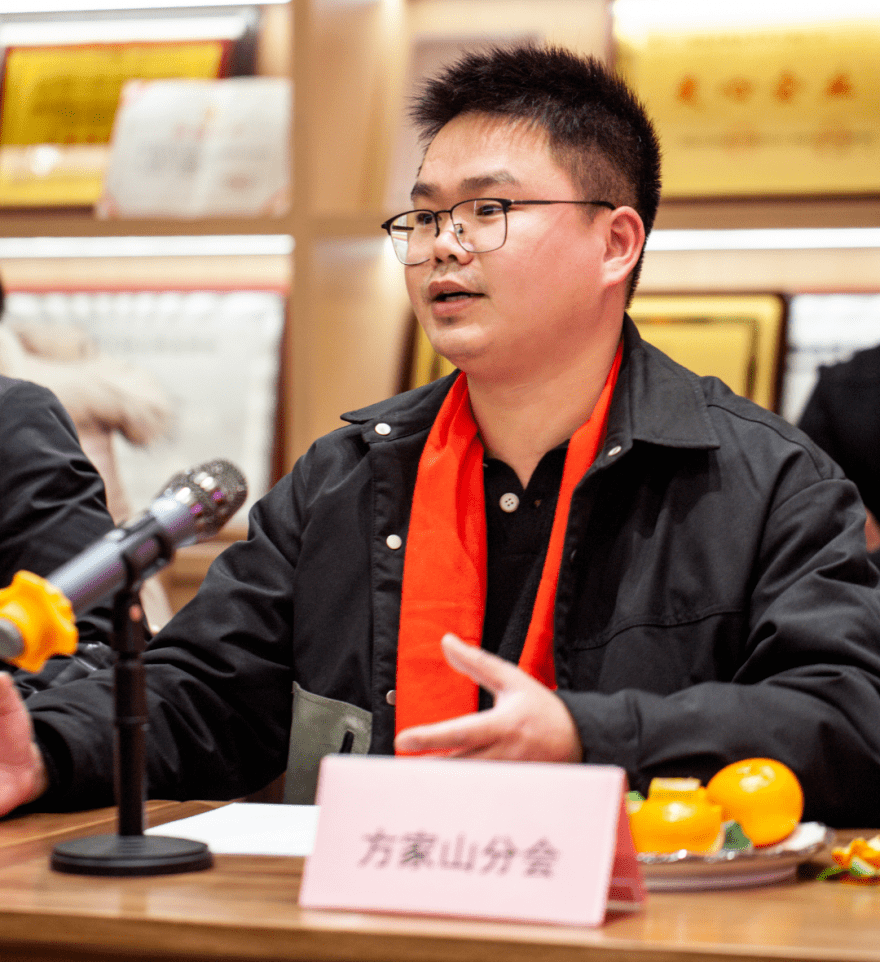 市茶产业发展领导小组副组长蓝进和,太姥山镇镇长李修意,福鼎市茶产业