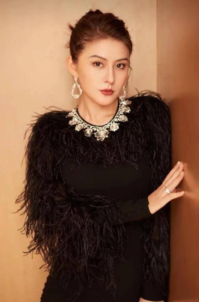 新疆哈萨克族美女明星图片