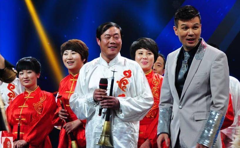 李彬:曾是安徽一哥,亲手把郭德纲关进橱窗,离开荧幕后去哪了?