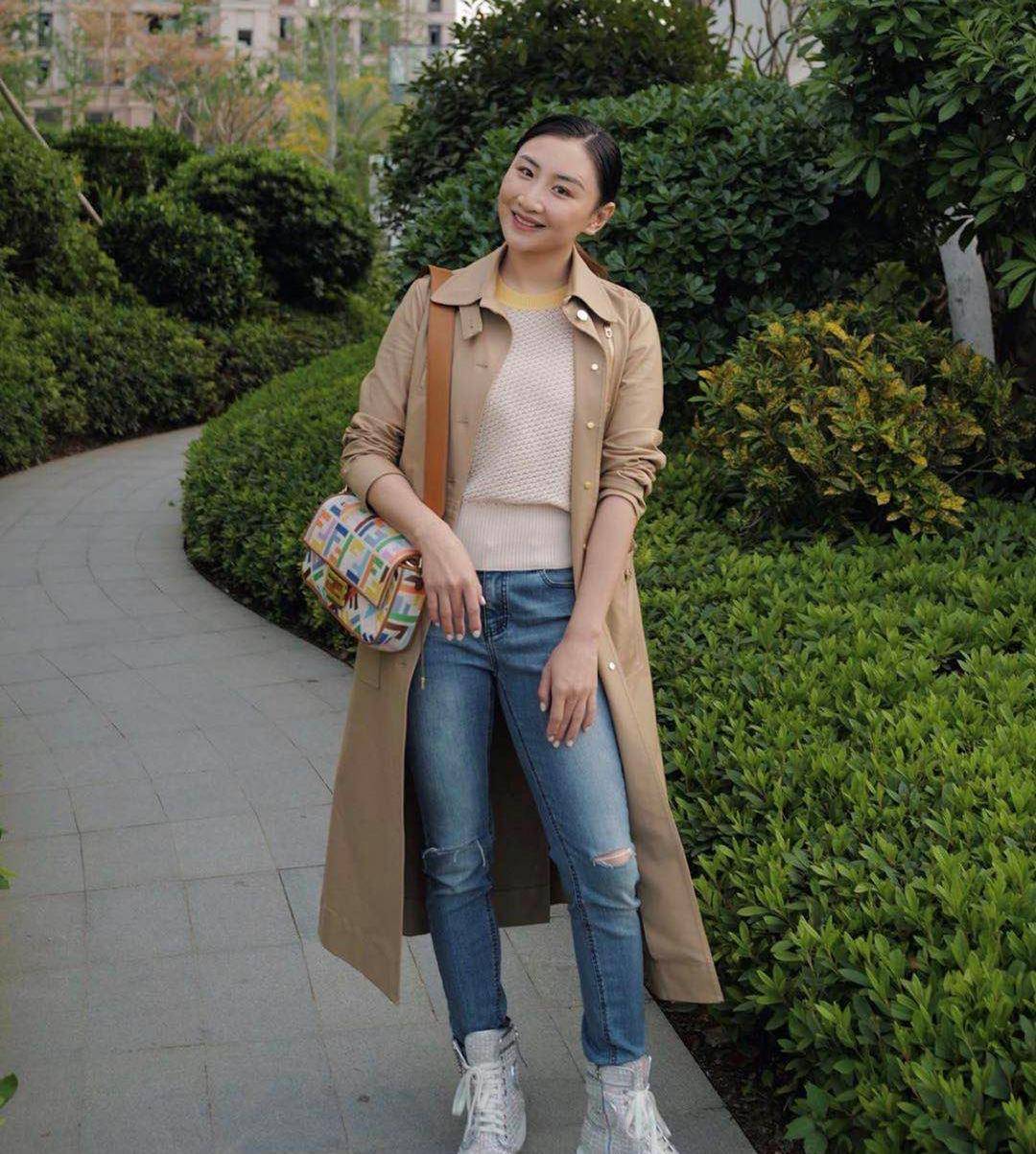 31岁奥运冠军何雯娜,住龙岩别墅出游厦门,牛仔裤尽显身材_文纳_生活