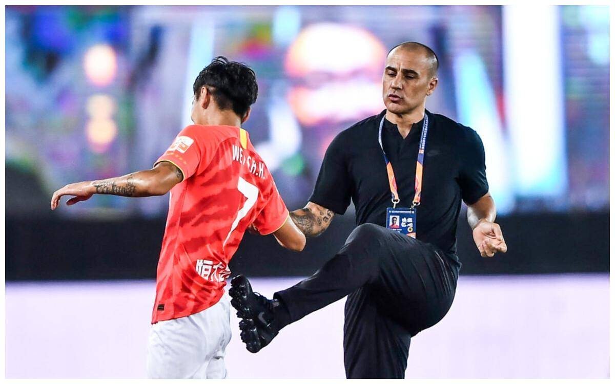 韦世豪拜访卡纳瓦罗,随后卡帅被俱乐部解雇_本尼本托_恒大_韦世浩