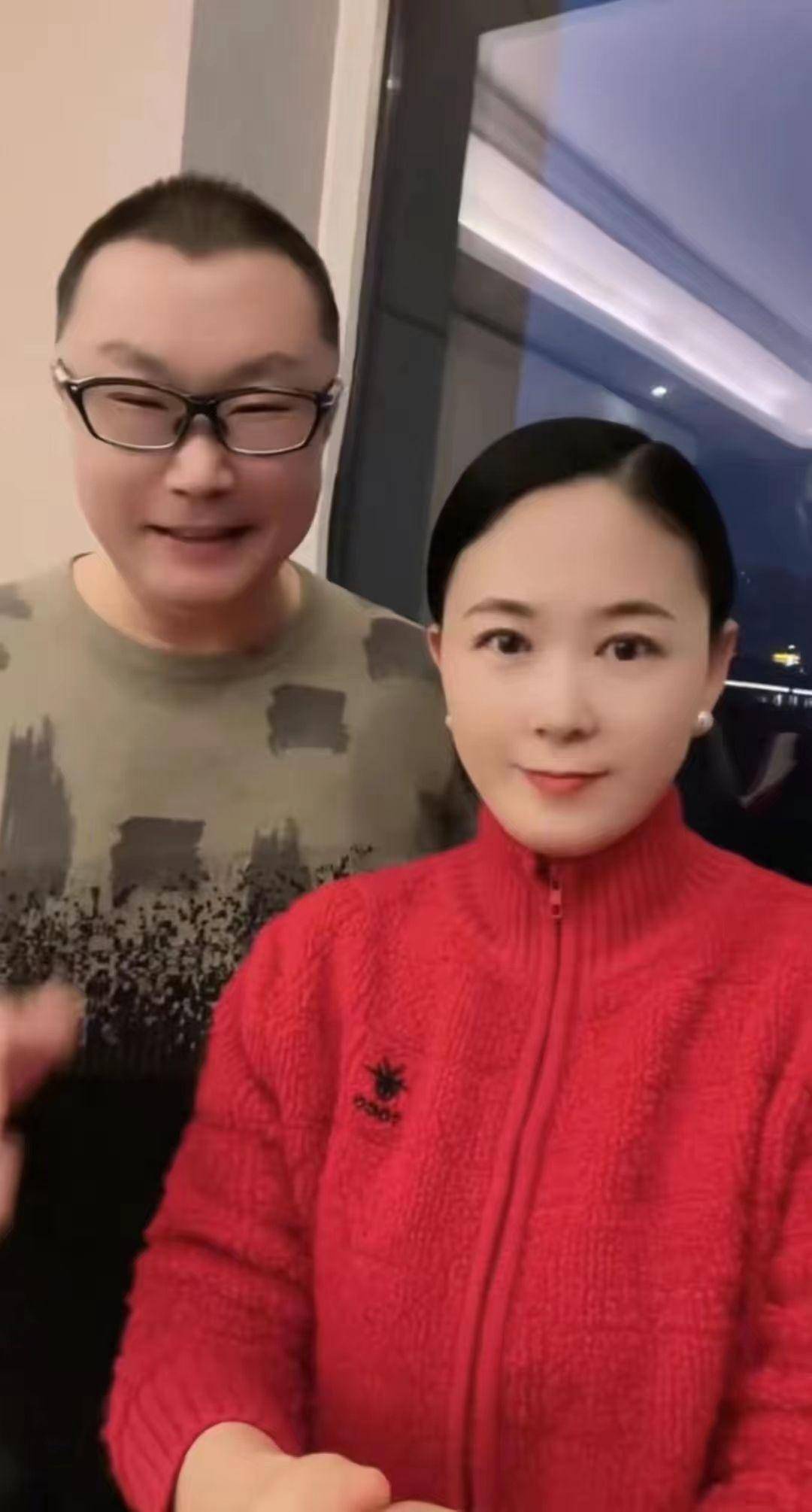 尹相杰和妻子造型解析.