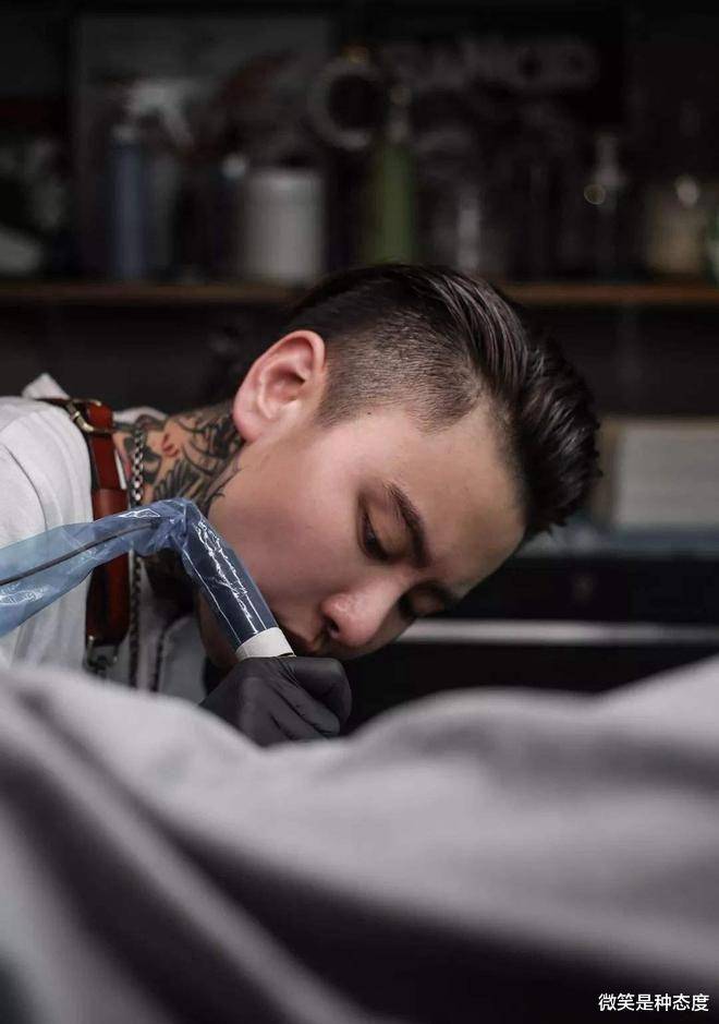 29岁纹身师:女顾客要求在她私处纹"用力",还问我要不要试一试_小施