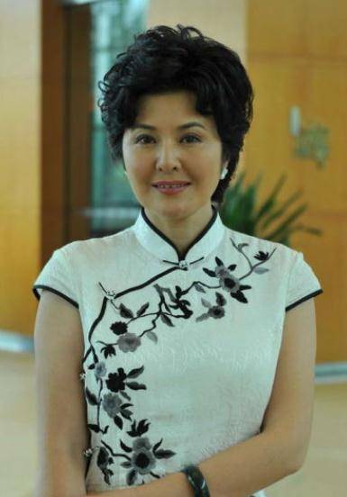 她是"母亲专业户",传与英达在一起7年,今55岁无人敢娶_田岷_钟晓芹