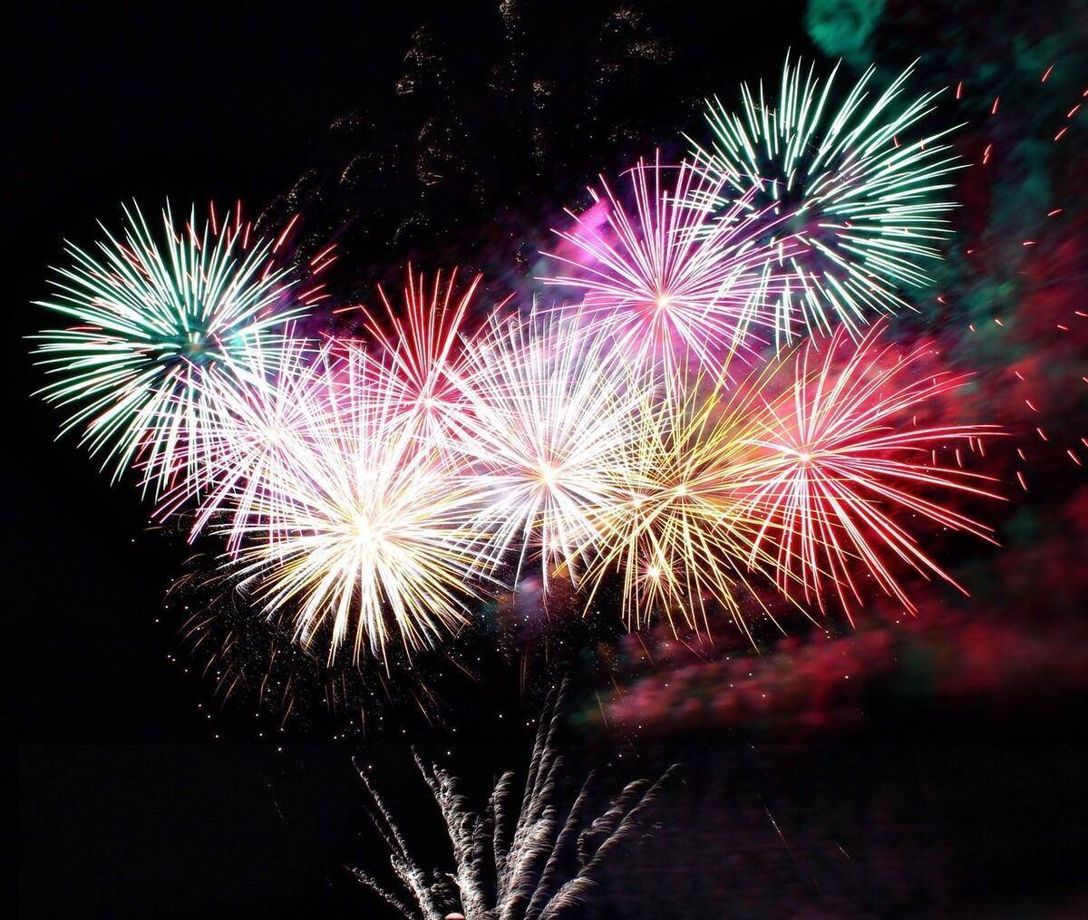 今年为何到处鞭炮齐鸣?_燃放烟花_政策_政府