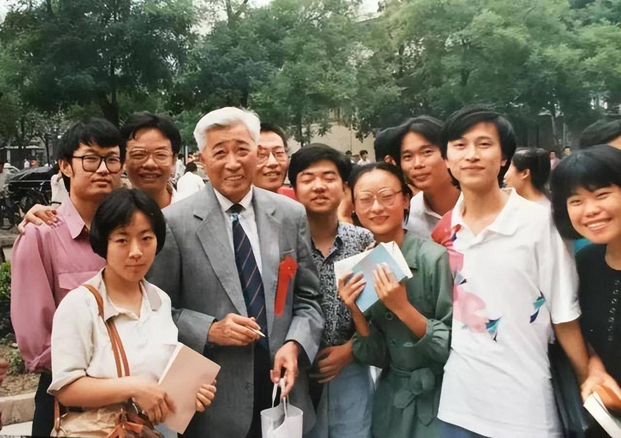 丁石孙:北大原校长 28岁入党 后官至副国级 喜欢骑单车上下班!