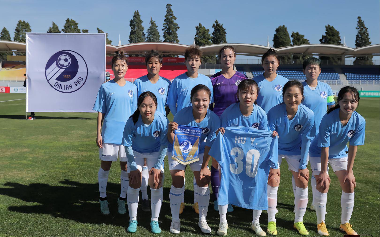 大连人女足兵发昆明,美女球员姜明佐随队出征,赛季目标:冲击女超_中国