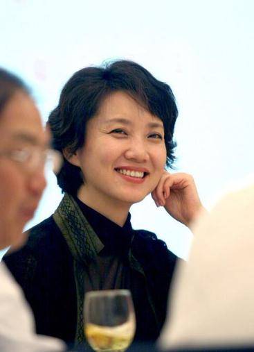 电视"最国外脸"李修平:26年0失误,57岁无儿无女美貌依旧_活动_岁月