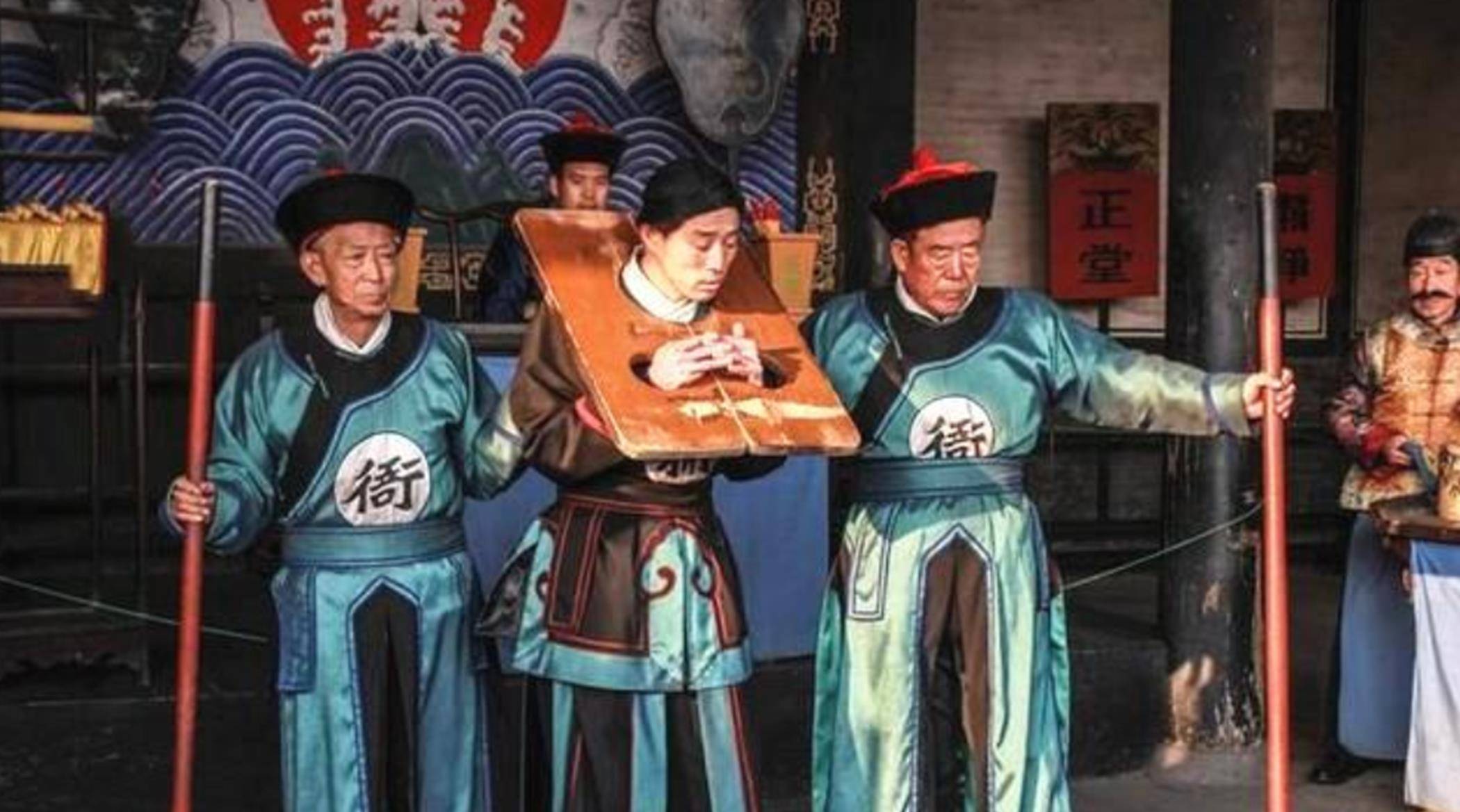 古代流放女囚犯,来回上千里路途艰辛,为何衙役们却抢着去押送?