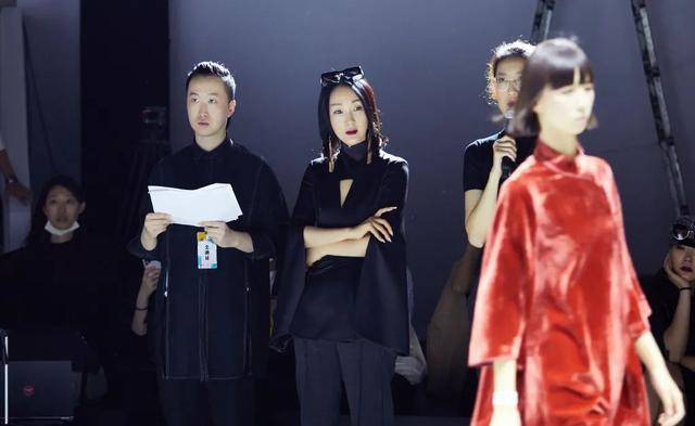 盖娅传说熊英:将中国元素带向世界,被称为"明星身后的美学家"_文化