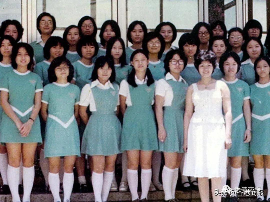 除了「藍旗袍」之外,「小白菜」亦是香港女生校服的經典款式之一,香港