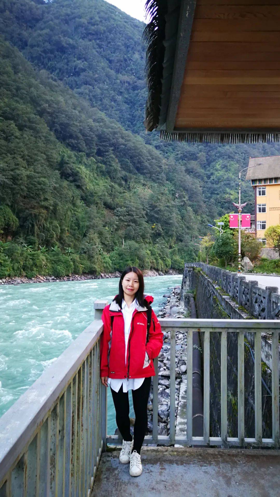云南和缅甸交界旅行,遇到美女老师,留在山区支教,为她点个赞_奶奶