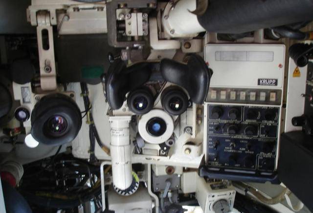 豹2a4主战坦克的炮手坐席内景,而最新型号进行了更多的升级改进.