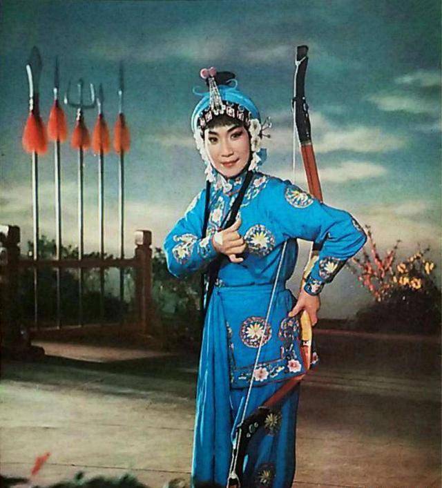 三十年前的今天京剧名家关肃霜走了,她一生侠气晚年演出劳累离世_云南