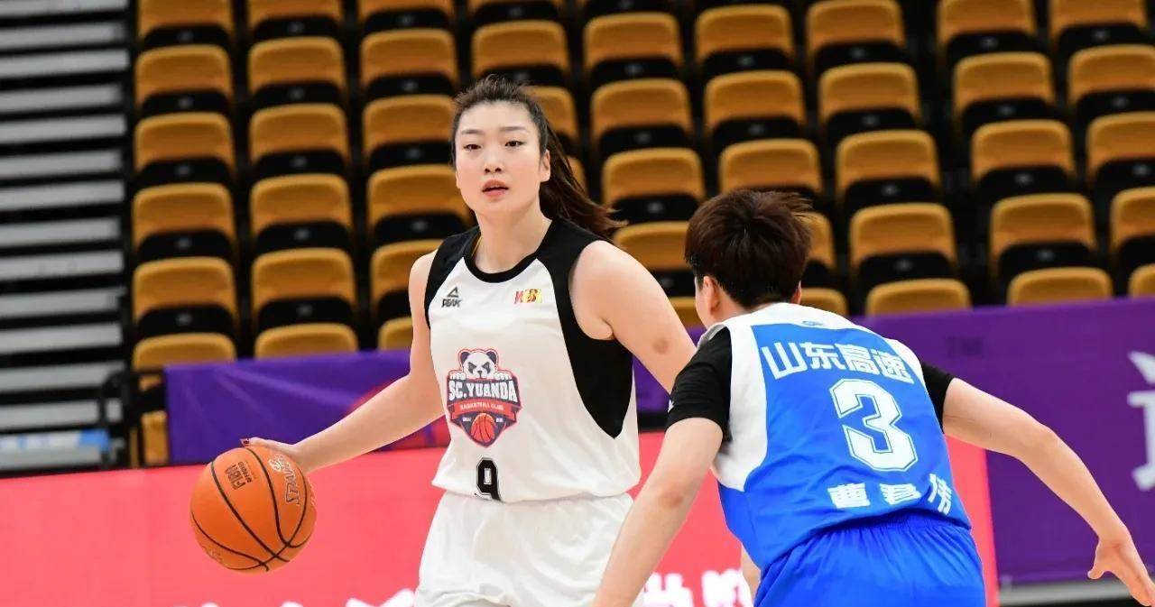 李萌:16岁差点退役,妈妈得癌症,爸爸尿毒症现在支持女篮_李梦_wcba