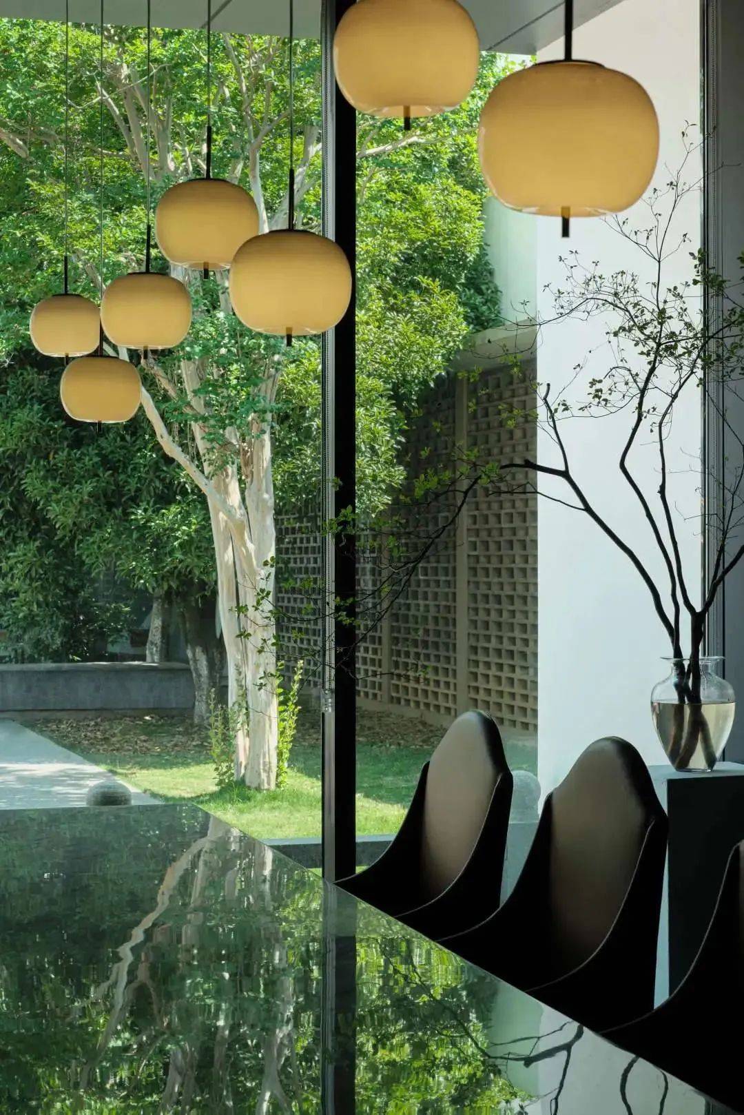 周奕:江阴53°麓威士忌咖啡馆,历史旧址遇上赛博国风