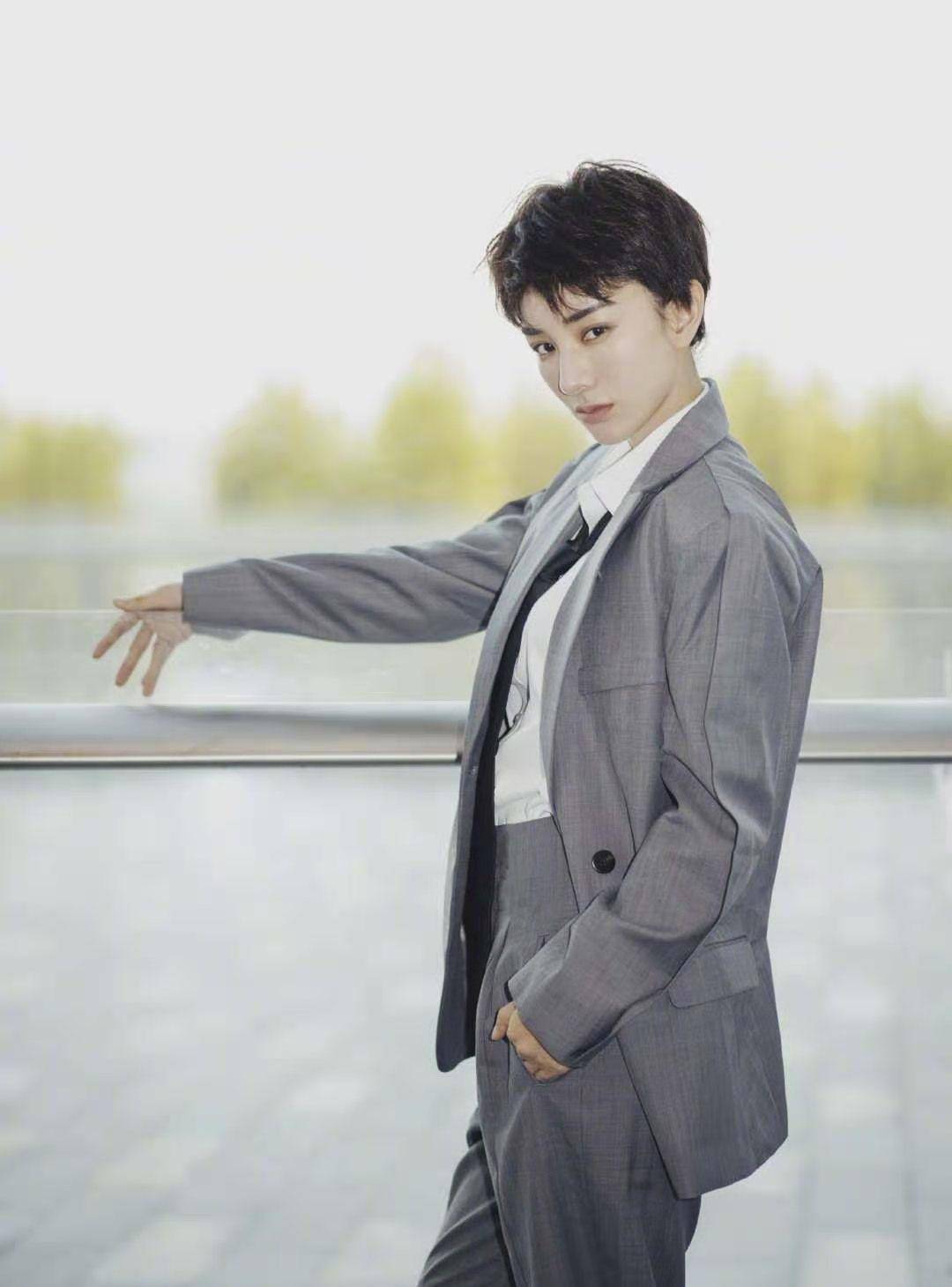 黄奕男装有多帅?