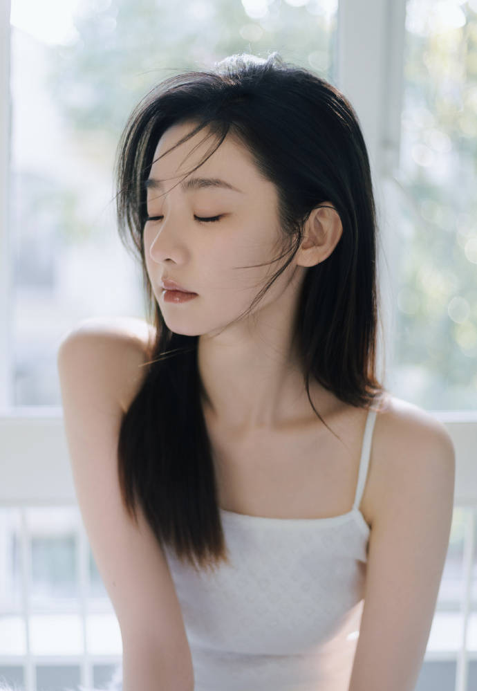 张艺凡晒生日写真 气质清冷出尘满满青春气息-搜狐大视野-搜狐新闻