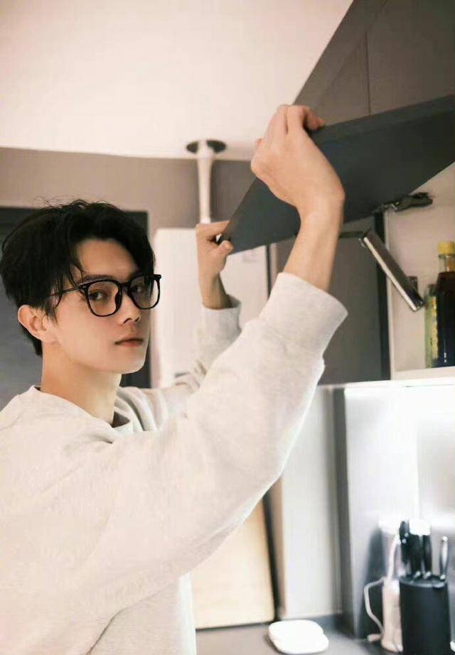许凯这辈子都没办法和于正解约吧!