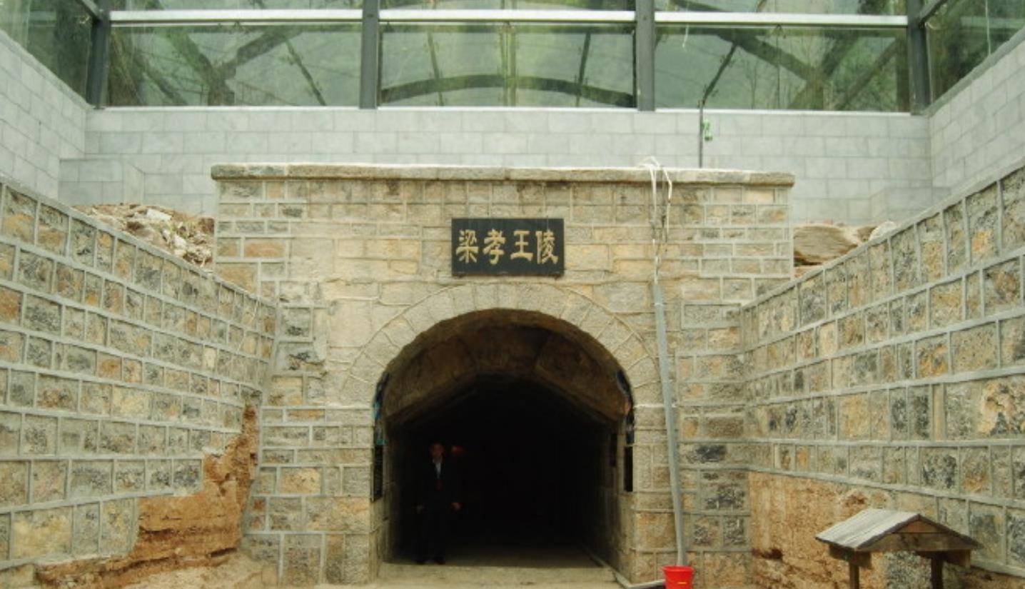 此墓暗藏"北斗七星",考古队被困两天,专家:40万斤黄金是真的_梁孝王