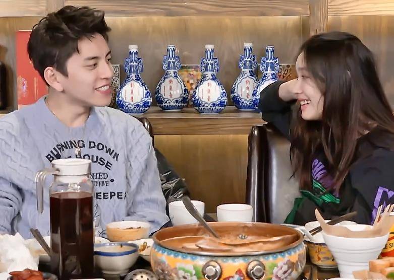 王大陆说与林允的吻戏是借位,林允脱口一句话,大陆连忙提醒_节目_味道