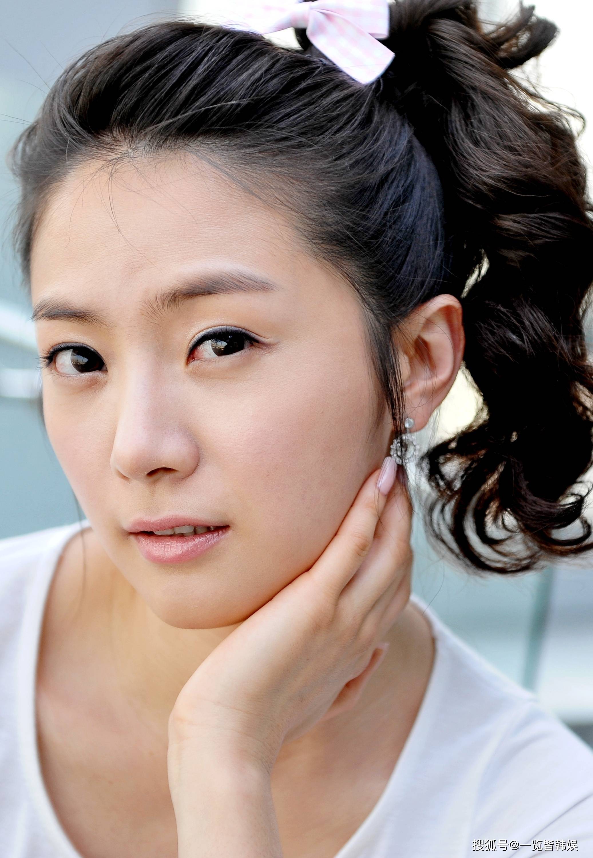 刘荷娜秀身材逆龄生长 放羊的星星后半退圈 嫁棒球运动员身价暴涨_夏