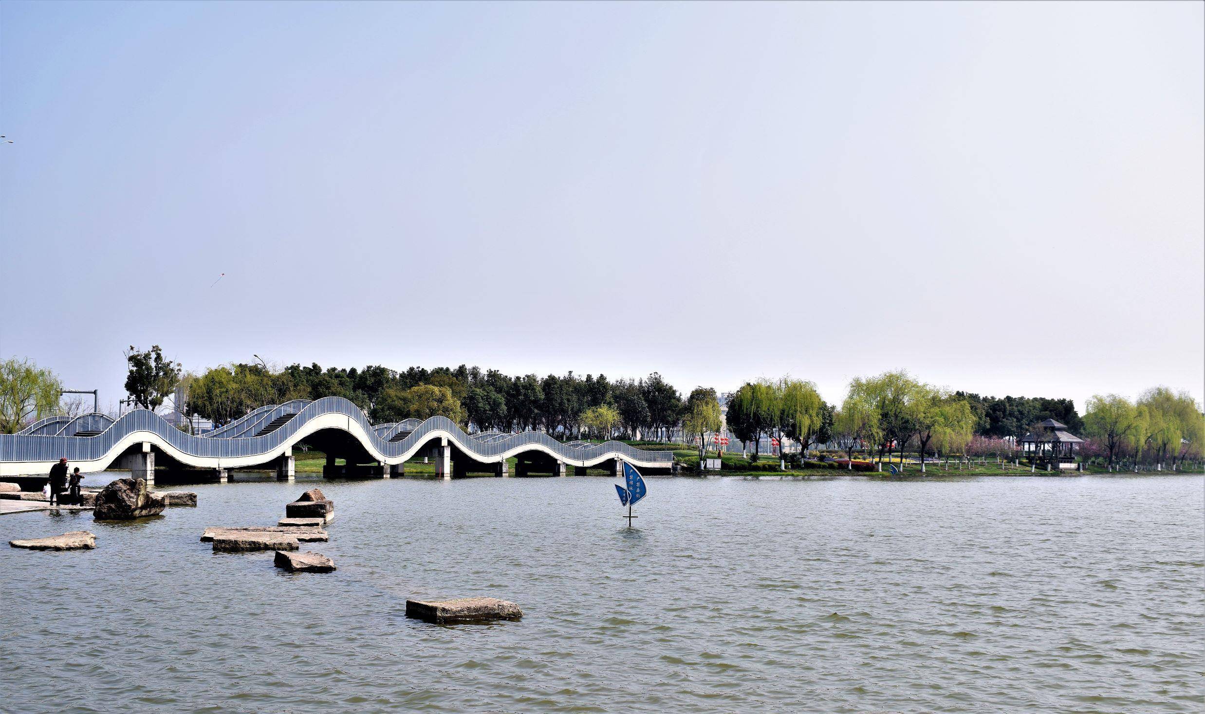 嘉兴姚家荡,以湖为景,打造城市观光地,成为当地人休闲的好去处_草坪
