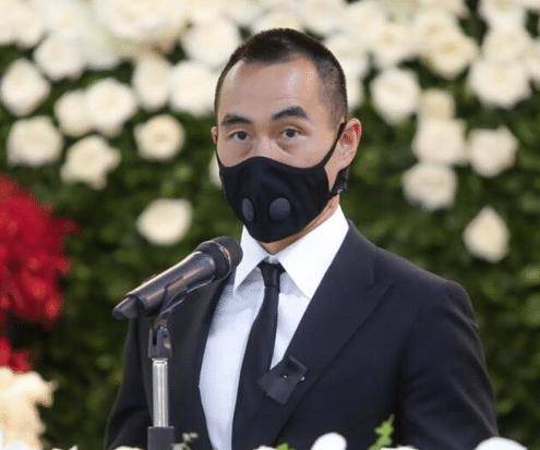 何猷光去世后,他成了最上进且专情的儿子,靠自己成