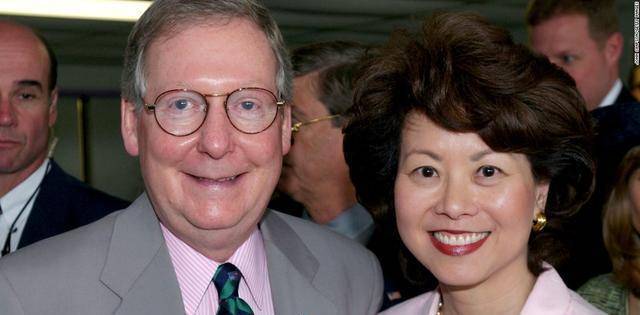 美国首位内阁的女华裔，拒绝小布什的邀请，还与4任总统共事