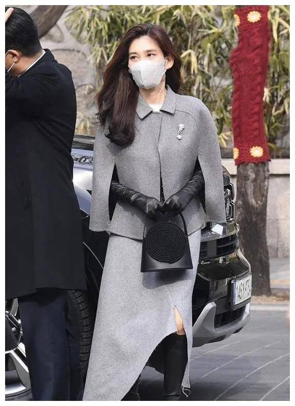 三星长公主离婚后颜值回春,错了,李富真一直活在时尚的春天里!