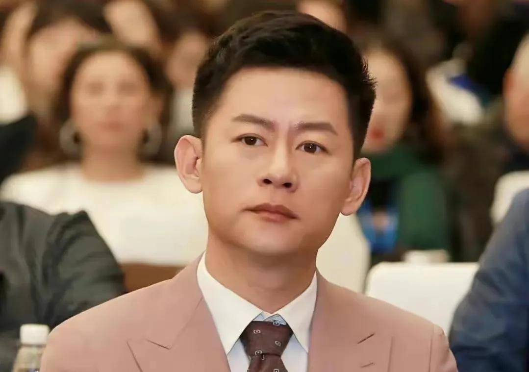 李健:娶中学初恋女友,出道多年不温不火,42岁靠《狂飙》走红_表演