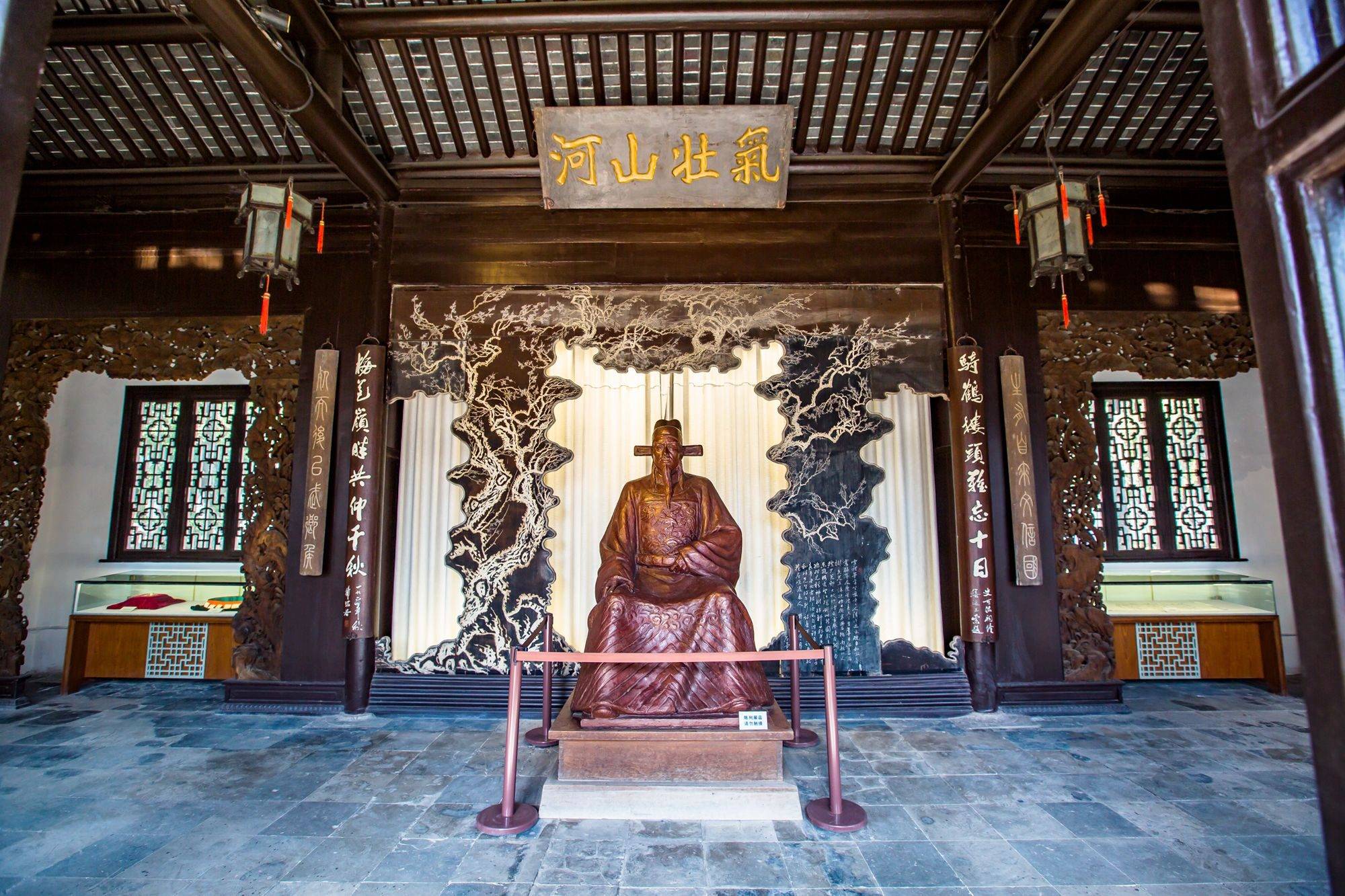 如今位于扬州市邗江区广储门外街24号的史可法墓祠就是专为纪念他而建