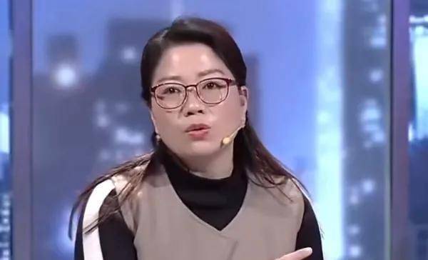 蒋文静考虑到两个孩子不能没有爸爸,也就勉强原谅了徐海峰.