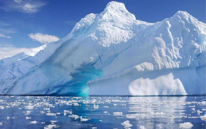 南极冰面上出现120米“冰船”，窗户烟囱明显，它是怎么来的？(图5)
