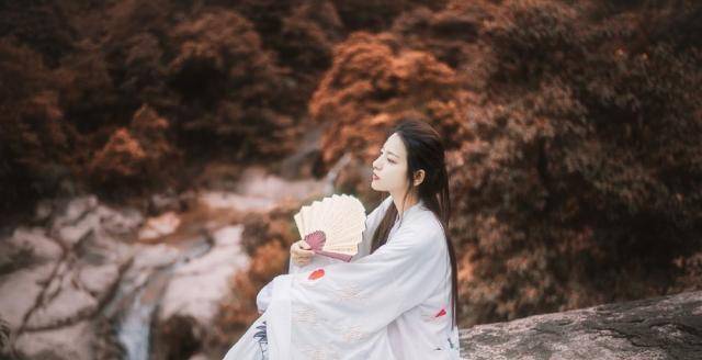 天地恍剩伶仃己;谁人解醒时欢笑梦中泣,夜半无人披霜起……(中华新韵