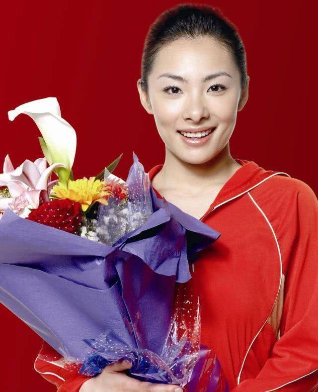 李小璐和高雷雷深夜同框,主动献身靠近!
