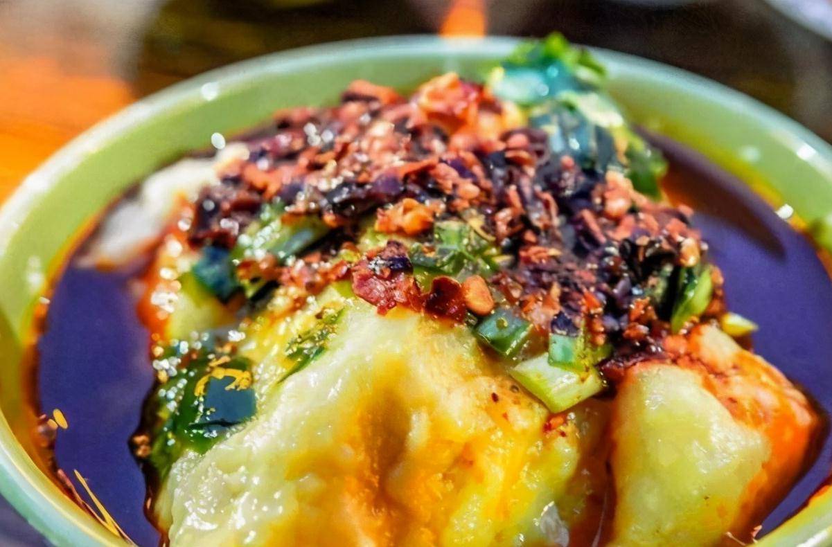 当然 陇南美食小吃远不止这些,还有柔软滑爽的宽川荞麦凉粉,有着悠久