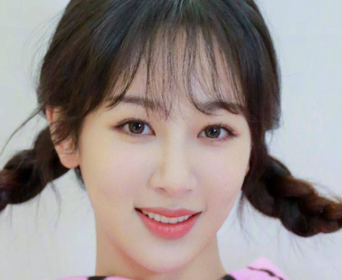 杨紫年后首次公开亮相,窈窕身材惹人羡,面带微笑状态佳,很甜美_新剧
