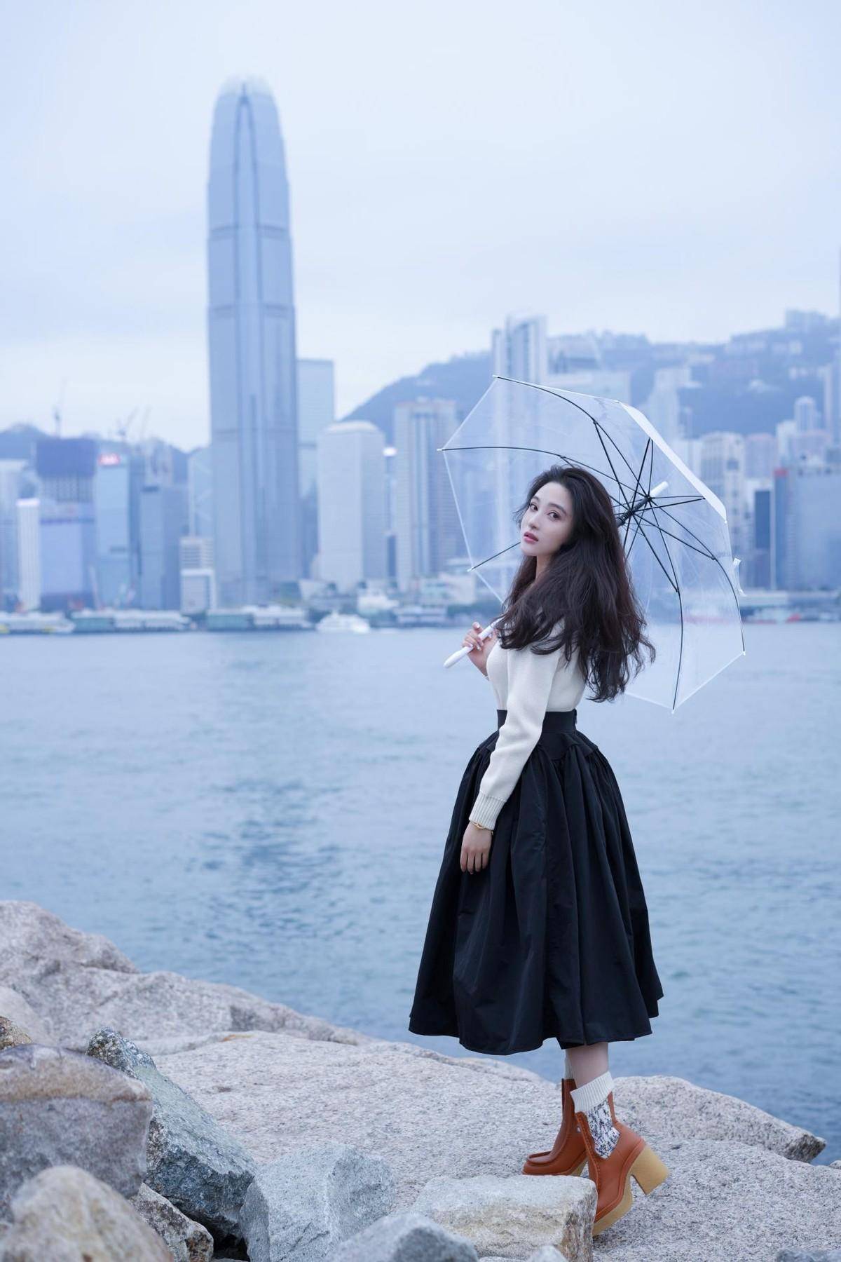 孙嘉璐海边写意大片,满屏文艺初恋氛围,一个回眸直接看愣了!