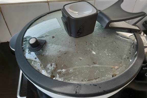 一道家常炖菜，红烧排骨炖土豆，家里人抢着吃(图8)