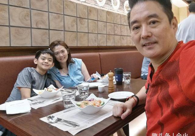 《鬼丈夫》柯起轩再扮旧造型,发福浮肿显苍老,不见当年帅气模样