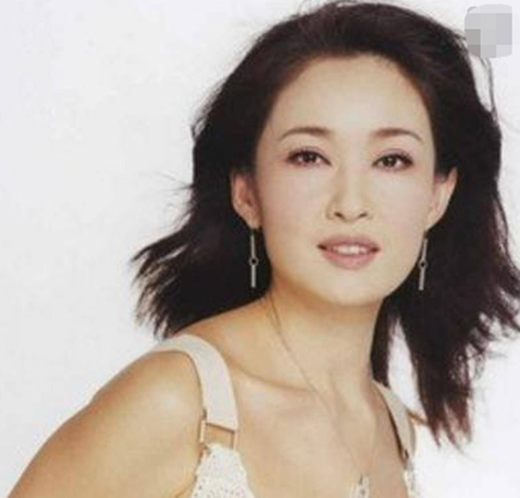 她曾一年拒演50部戏,一度红过宋丹丹,却因喂奶门退出娱乐圈_盖丽丽